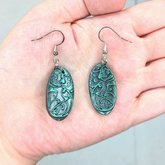 Handmade Jewelry - Gothic Green Oval Earrings